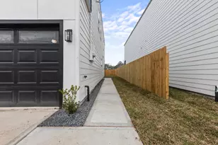7816 Denton St, Houston, TX 77028 - Photo 2