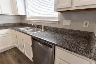 76 Hickory Oak Dr, The Woodlands, TX 77381 - Photo 14