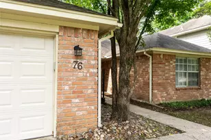 76 Hickory Oak Dr, The Woodlands, TX 77381 - Photo 2