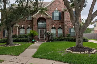 6018 Briar Hill Ct, Sugar Land, TX 77479 - Photo 2