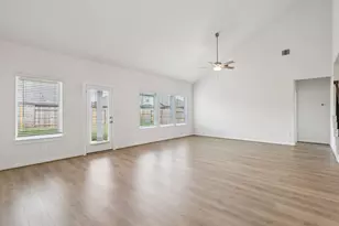 2547 Gray Gale Ct, Baytown, TX 77523 - Photo 4