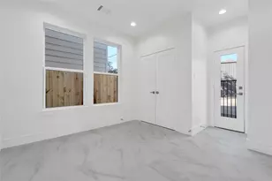 5439 Darling St, Houston, TX 77007 - Photo 4