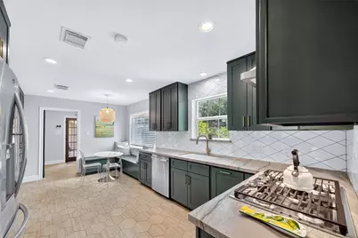 11103 Holly Springs Drive, Houston, TX 77042 - Photo 10