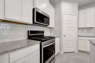 18564 Meadow Point Ln, Conroe, TX 77316 - Photo 6