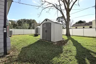6611 Wayne Johnson Ave, Hitchcock, TX 77563 - Photo 16