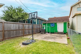 4016 Ursuline St, Galveston, TX 77550 - Photo 4