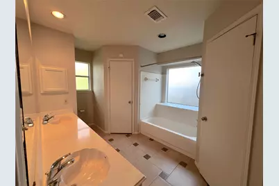 9510 Strawgrass Drive, Houston, TX 77064 - Photo 12