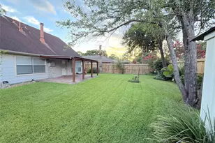 9510 Strawgrass Dr, Houston, TX 77064 - Photo 2