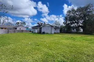 2 Pacific Cir, Orange, TX 77630 - Photo 8