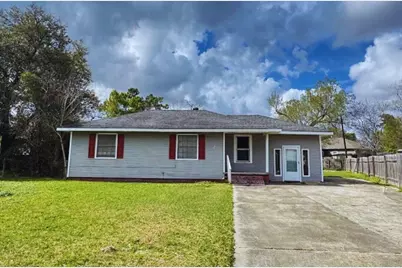 2 Pacific Circle, Orange, TX 77630 - Photo 1