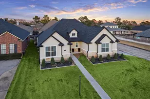 203 Hampton Glen Rd, Montgomery, TX 77356 - Photo 1