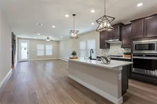 2013 Woodland Pine Ct, The Woodlands, TX 77384 - Photo 4