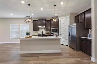 2013 Woodland Pine Court, The Woodlands, TX 77384 - Photo 2