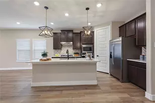 2013 Woodland Pine Ct, The Woodlands, TX 77384 - Photo 2
