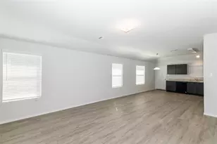 8814 Lar-Ree Oaks Circle, Houston, TX 77028 - Photo 8