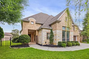 95 N Mews Wood Ct, The Woodlands, TX 77381 - Photo 2