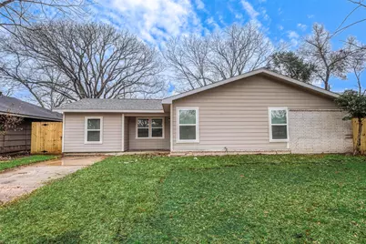 5755 Heron Drive, Houston, TX 77033 - Photo 2