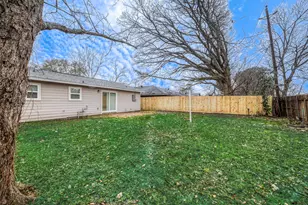 5755 Heron Dr, Houston, TX 77033 - Photo 38