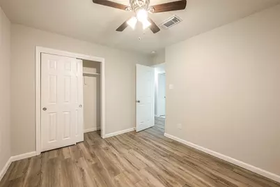 5755 Heron Drive, Houston, TX 77033 - Photo 24