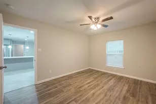 5755 Heron Dr, Houston, TX 77033 - Photo 32