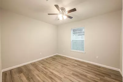 5755 Heron Drive, Houston, TX 77033 - Photo 22