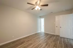 5755 Heron Dr, Houston, TX 77033 - Photo 30