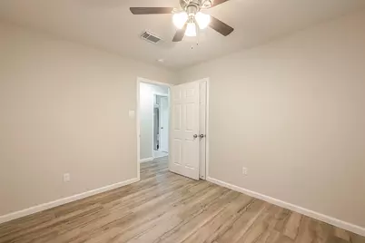5755 Heron Drive, Houston, TX 77033 - Photo 20
