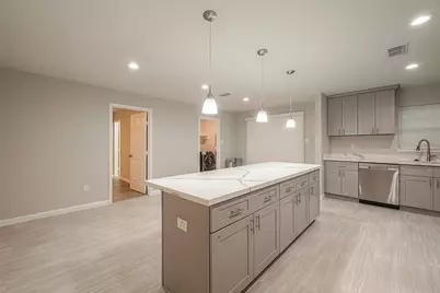 5755 Heron Drive, Houston, TX 77033 - Photo 8