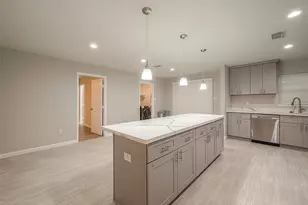 5755 Heron Dr, Houston, TX 77033 - Photo 8