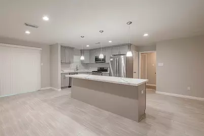 5755 Heron Drive, Houston, TX 77033 - Photo 10