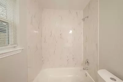 5755 Heron Drive, Houston, TX 77033 - Photo 34