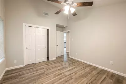 5755 Heron Drive, Houston, TX 77033 - Photo 16