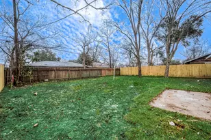 5755 Heron Dr, Houston, TX 77033 - Photo 36