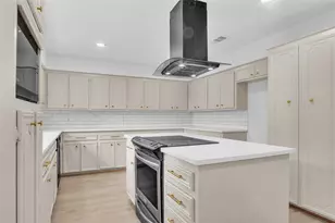 108 Woodland Rd, Lake Jackson, TX 77566 - Photo 14