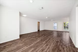 11302 Brook Meadows Ln, Meadows Place, TX 77477 - Photo 8
