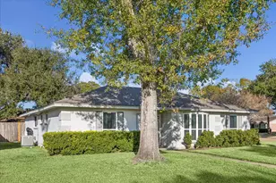 11302 Brook Meadows Ln, Meadows Place, TX 77477 - Photo 6