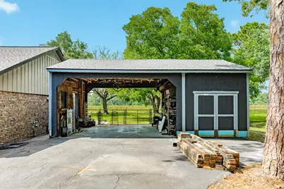 302 E Bronco Bend Street, Angleton, TX 77515 - Photo 6