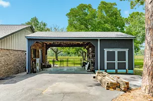 302 E Bronco Bend St, Angleton, TX 77515 - Photo 6