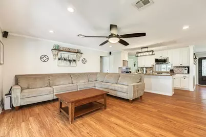 302 E Bronco Bend Street, Angleton, TX 77515 - Photo 16