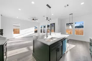 1306 Duff Ln, Houston, TX 77022 - Photo 14