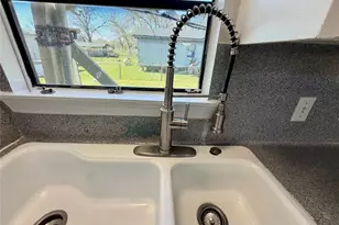 10026 Wilma Ln, Beach City, TX 77523 - Photo 4