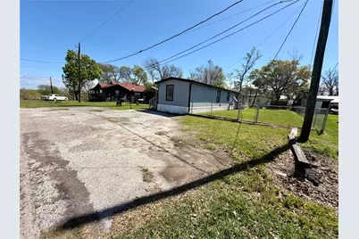 10026 Wilma Lane, Beach City, TX 77523 - Photo 16