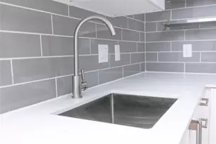 210 Burr St, Houston, TX 77011 - Photo 8