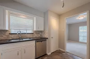 927 Carlingford Ln, Houston, TX 77079 - Photo 8