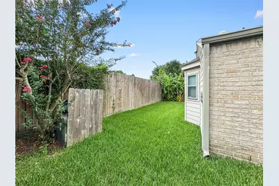 9103 Chesney Downs Drive, Houston, TX 77083 - Photo 32