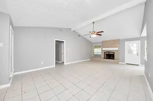 10707 Shannon Hills Dr, Houston, TX 77099 - Photo 12