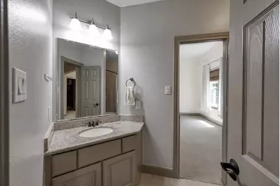 90 Player Oaks Place, The Woodlands, TX 77382 - Photo 32