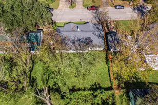 811 W Calhoun St, Livingston, TX 77351 - Photo 28