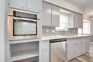 7927 Pella Dr, Houston, TX 77036 - Photo 8