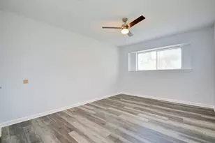 7927 Pella Dr, Houston, TX 77036 - Photo 14